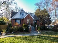 Building Photo - 903 Crestview Dr
