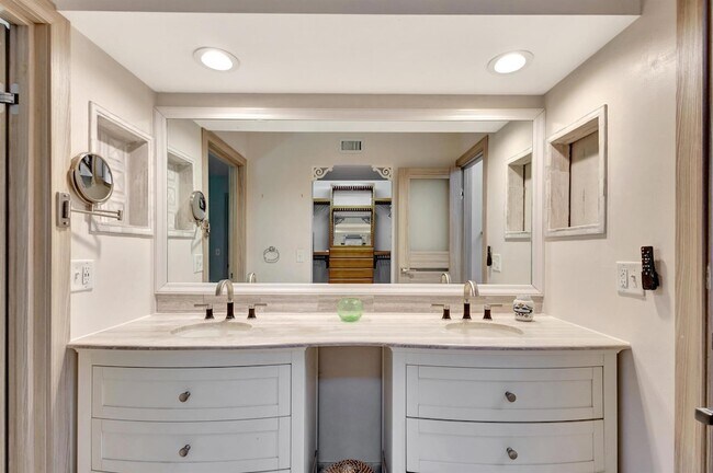 Building Photo - 3110 Surf Way
