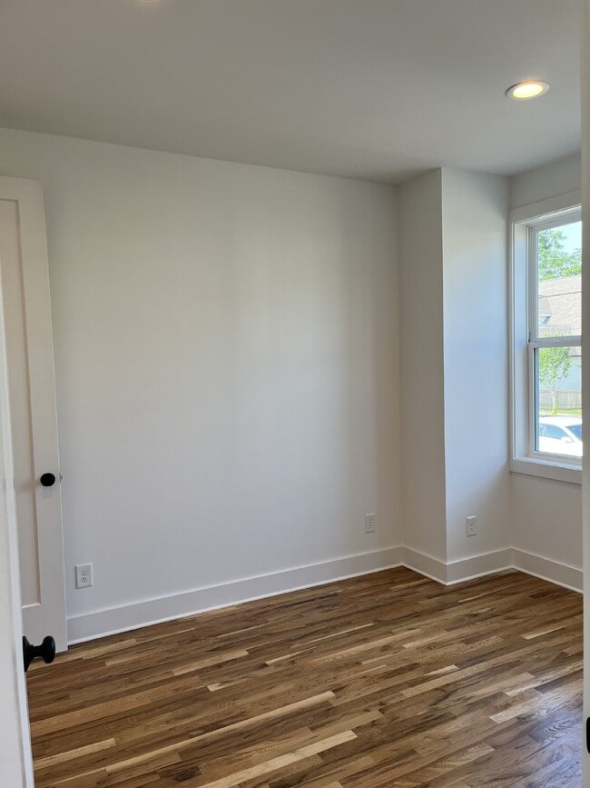 Building Photo - "Charming 4-Bed Nashville Oasis with Guest...