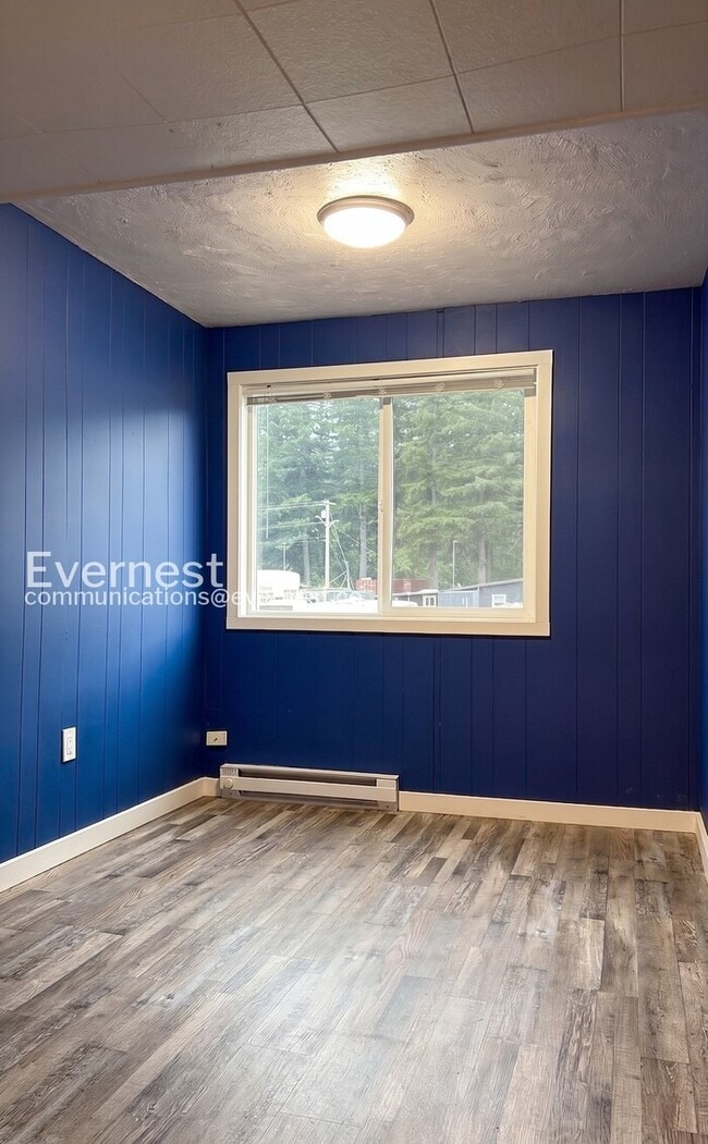 Building Photo - 2-Bed/1-Bath Town Home/ Available Now!