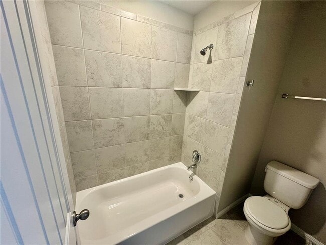 Building Photo - 112 Buckthorn Dr