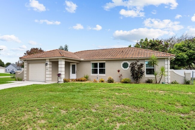 Building Photo - 265 SW Dalton Cir