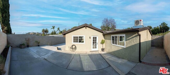 Building Photo - 9701 Wheatland Ave