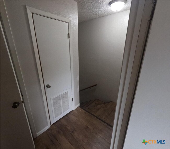 Building Photo - 207 Palmwood Dr