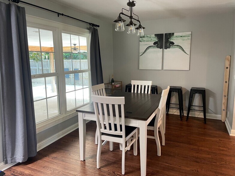 Building Photo - 1012 Elmwood St