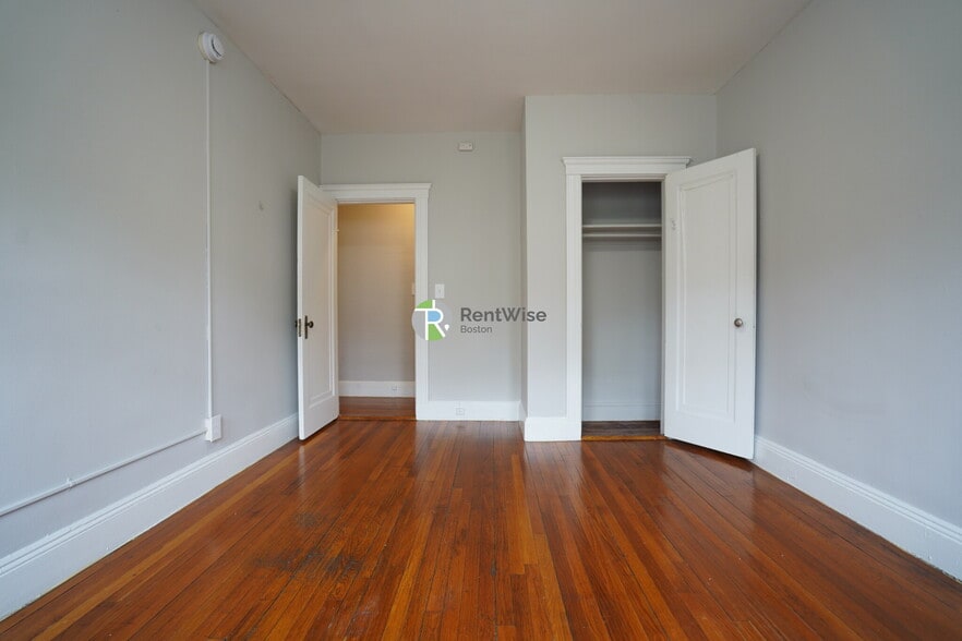 Building Photo - 47 Linden St