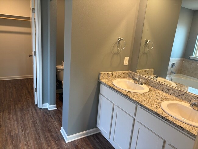 Building Photo - 44019 Covington Ridge Dr