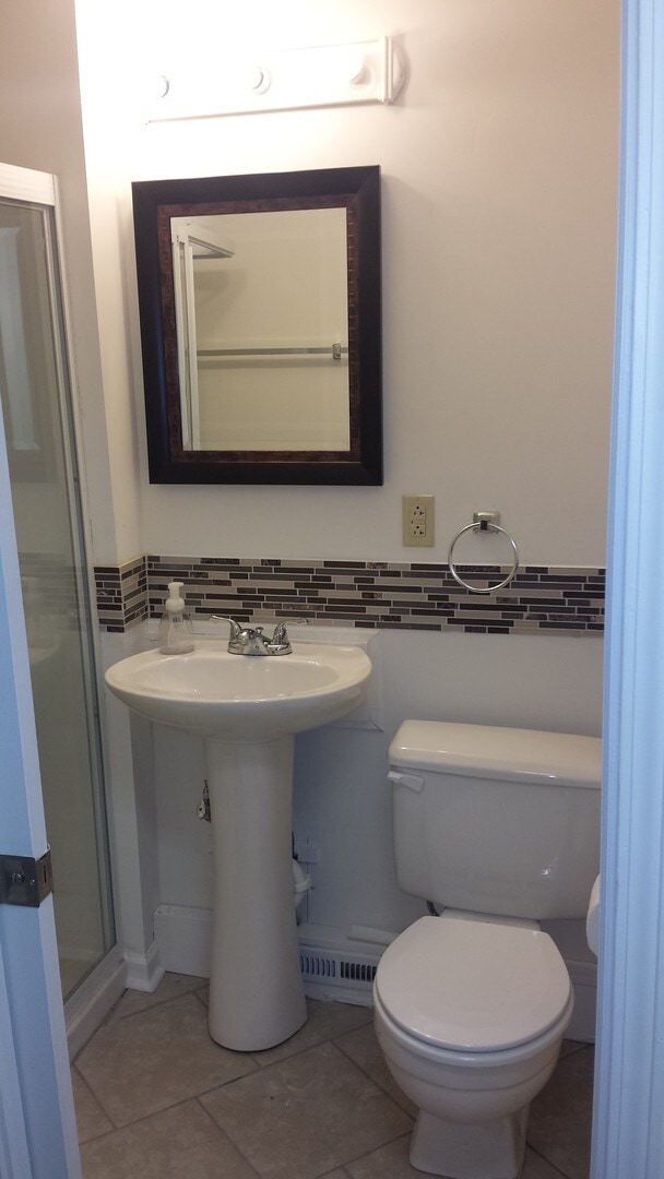 Building Photo - 4 Bedroom House