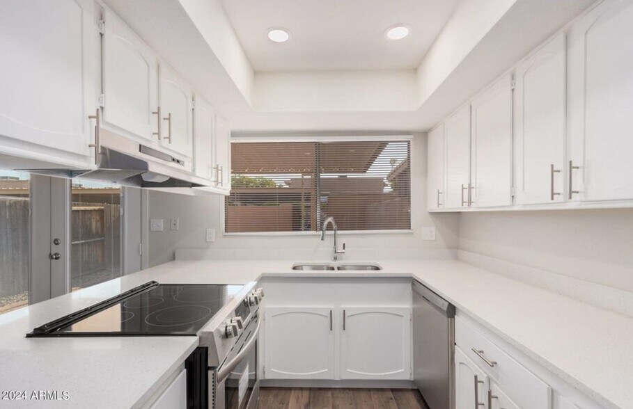 Primary Photo - 8412 N 32nd Ave