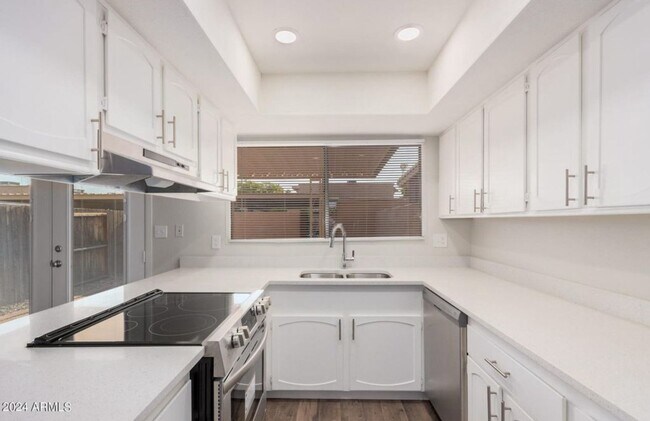 Primary Photo - Spacious 4BR Townhome in Phoenix