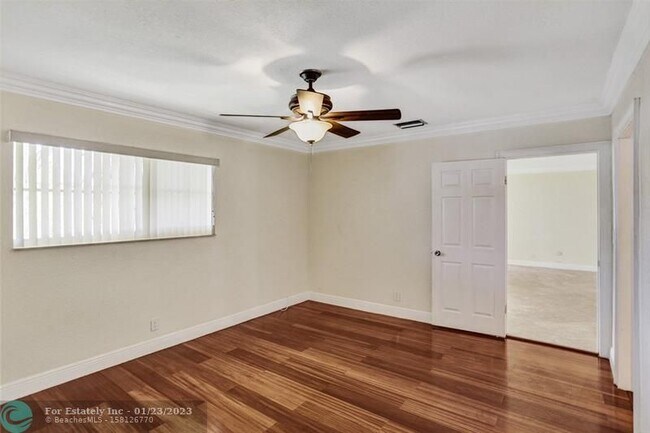 Building Photo - 361 SW 60th Ave