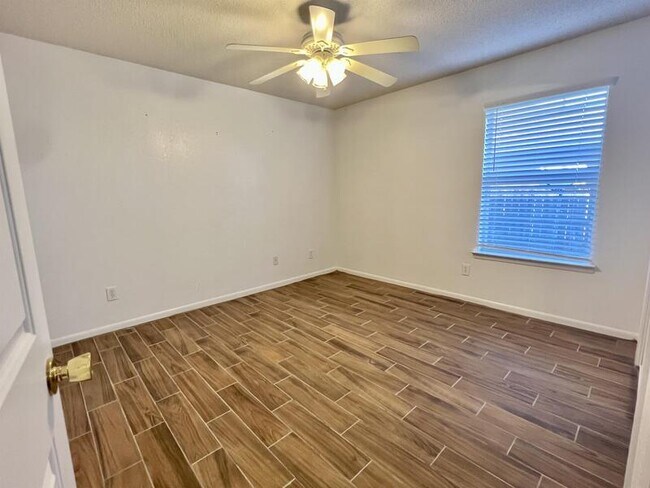 Building Photo - 5427 Ricci St