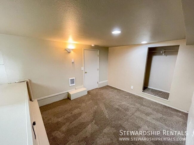Building Photo - 1389 Ferry St