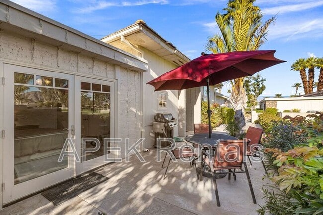 Building Photo - 74939 Vía Lago