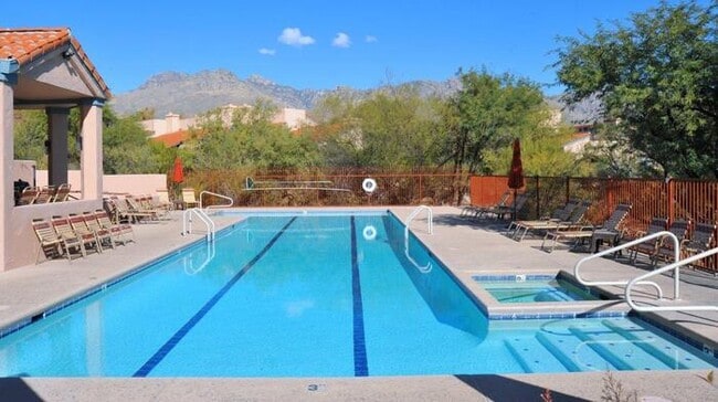 Building Photo - Sabino Canyon Townhome