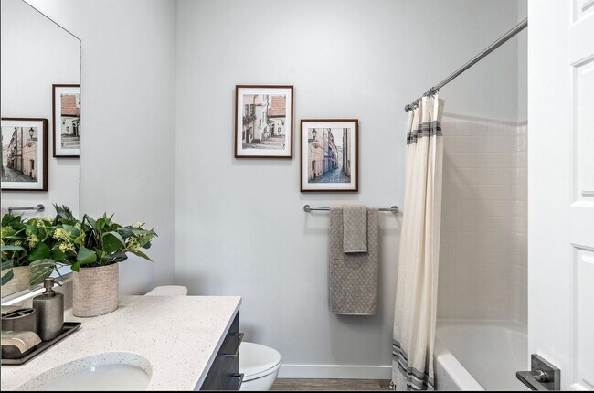 Building Photo - 3 Bedroom 2.5 Bath Pet Friendly Town Home ...