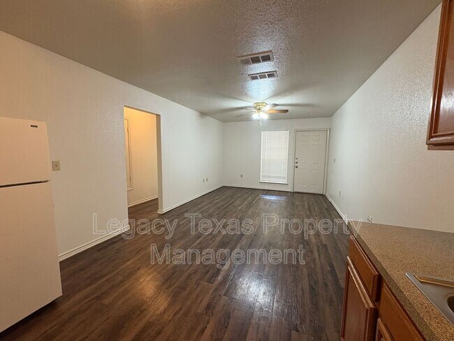 Building Photo - 1112 Williams Ave