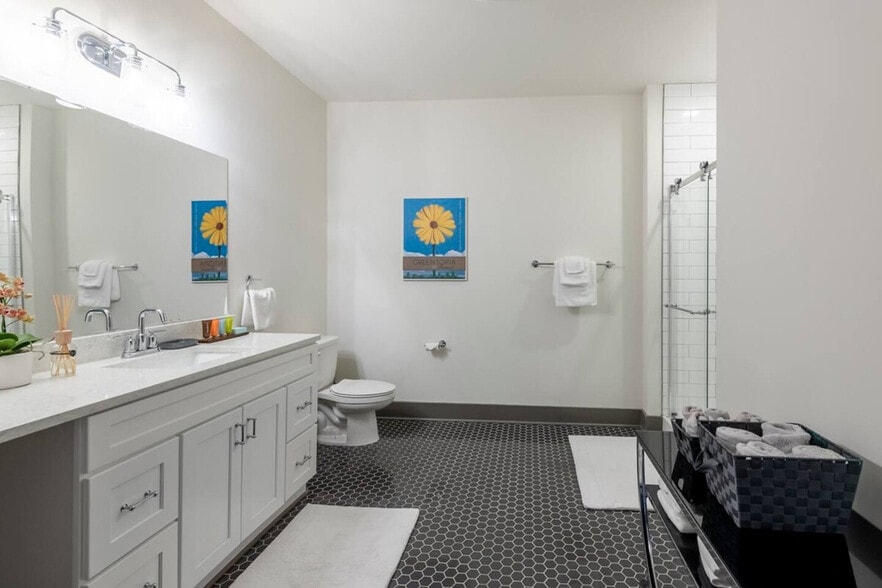 Building Photo - 350 East Ave