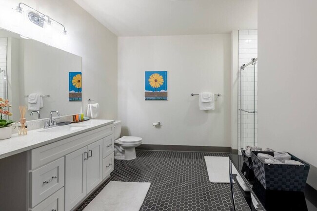 Building Photo - 350 East Ave