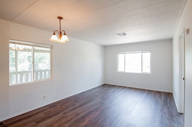 Building Photo - $500 MOVE IN SPECIAL Manufactured Home for Rent in Redding CA | 1 Acre, Large Deck, Pet Friendly