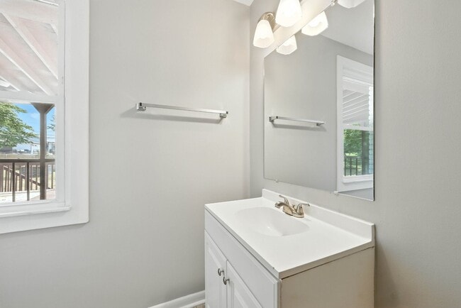 Building Photo - Spacious 3 bedroom home with finished base...