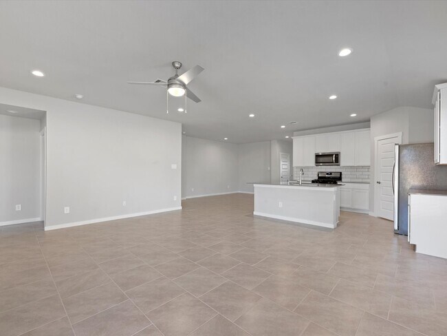 Building Photo - 3335 Silverton Dr
