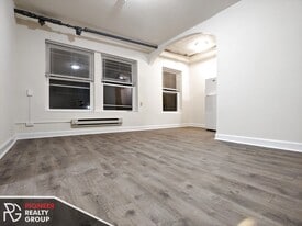 Building Photo - 5425 N Kenmore Ave