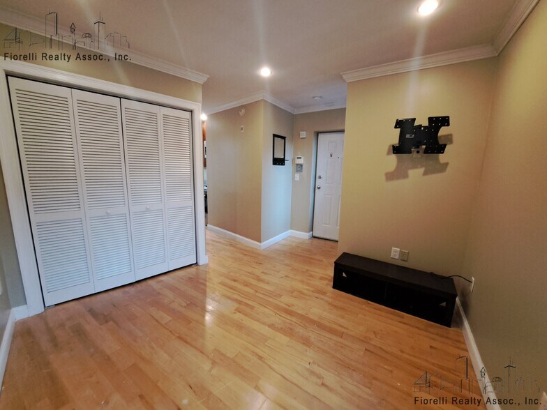 Building Photo - 101 Prince St