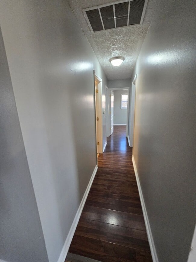 Building Photo - Three Bedroom Home located near South Arlington Ave and Stop 11 Rd