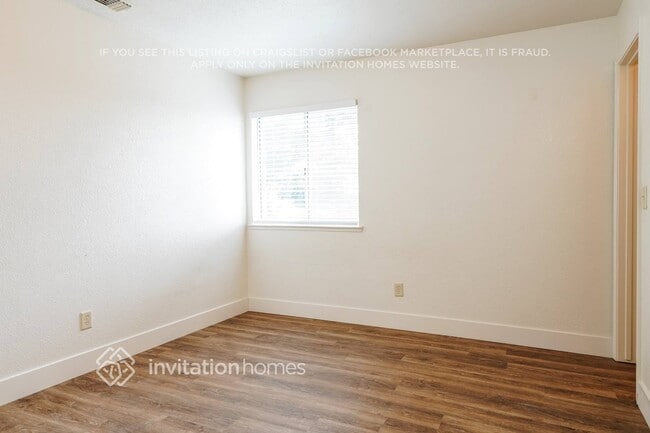 Building Photo - 238 Wren Dr