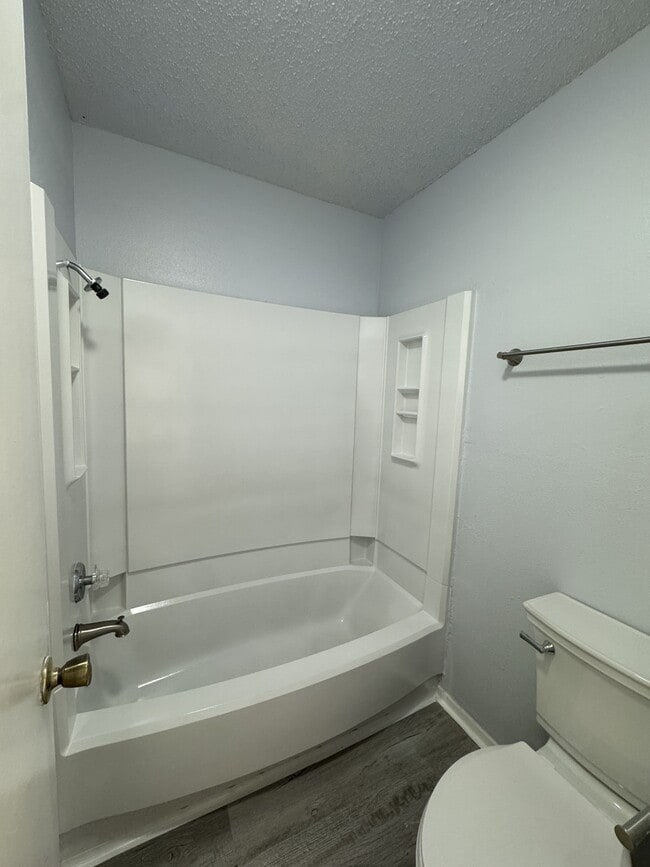 Building Photo - 2210 Capitan Dr