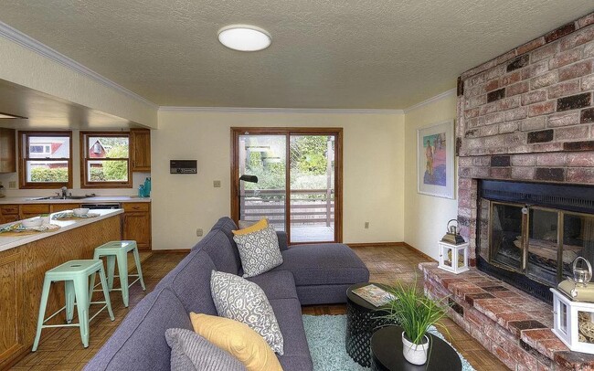 Building Photo - 1004 Acacia St