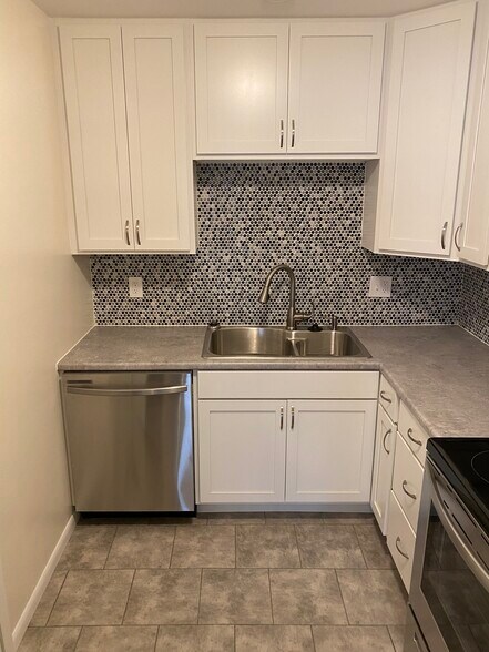 Building Photo - 7687 Brams Hill Dr