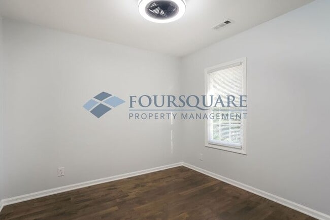 Building Photo - Spacious 3-Bed, 2.5-Bath Single Family Home with Modern Finishes & Back Deck