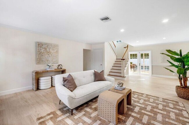 Building Photo - 518 Gardenia Terrace