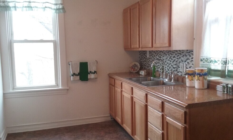 Kitchen - 70 Glenbury St