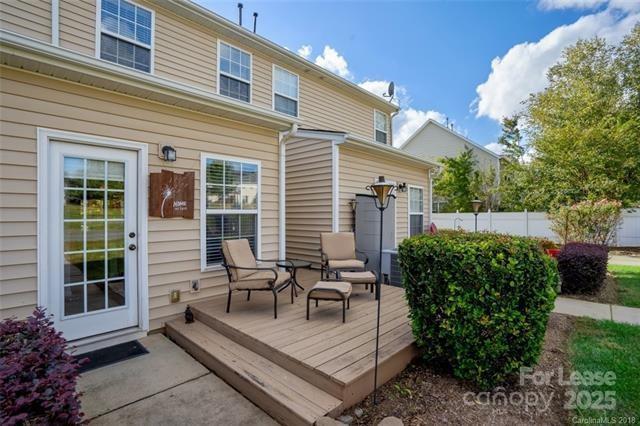 Building Photo - 15316 Crossing Gate Dr