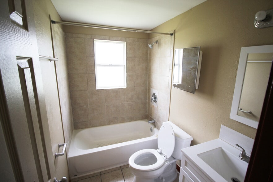 Building Photo - 1629 Katlan St