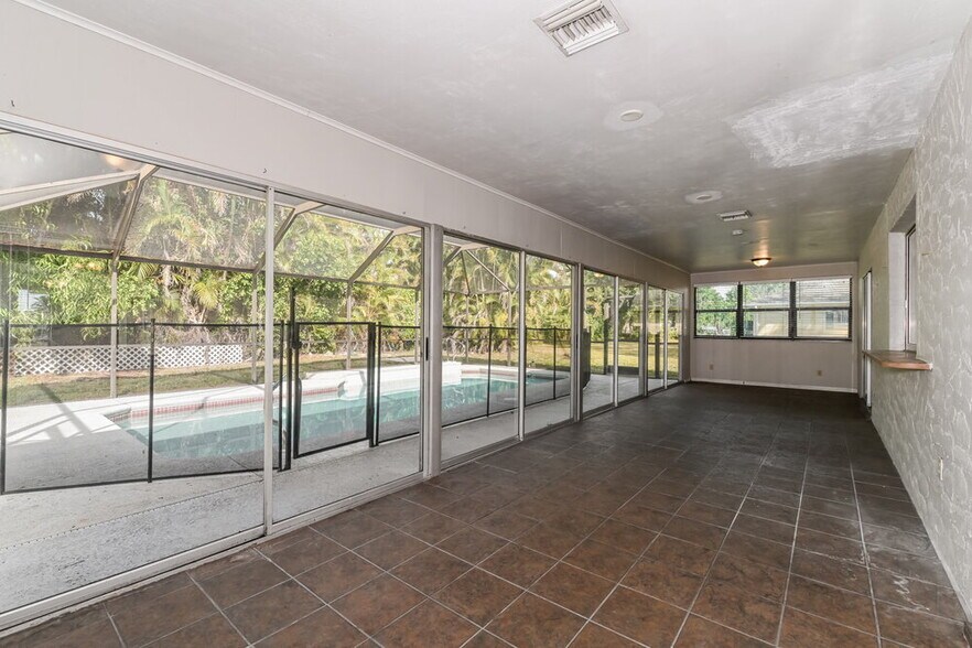 Building Photo - 1705 SE 8th Terrace