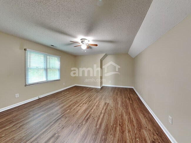 Building Photo - 3100 Twatchman Dr