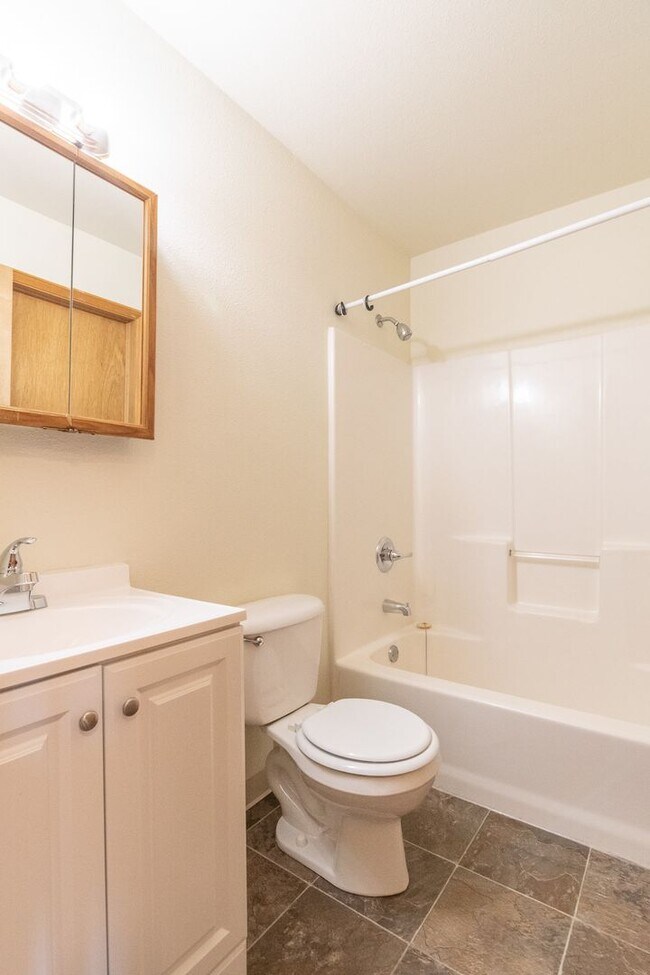 Building Photo - 508 NE Graham St