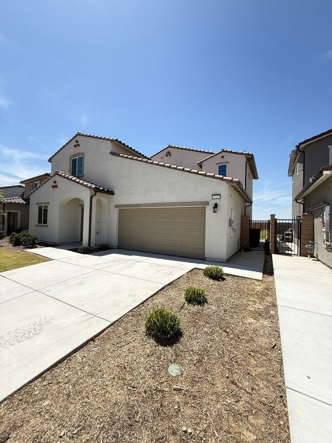 Building Photo - Fall in love with this NEWER  5 bedroom 4 ...