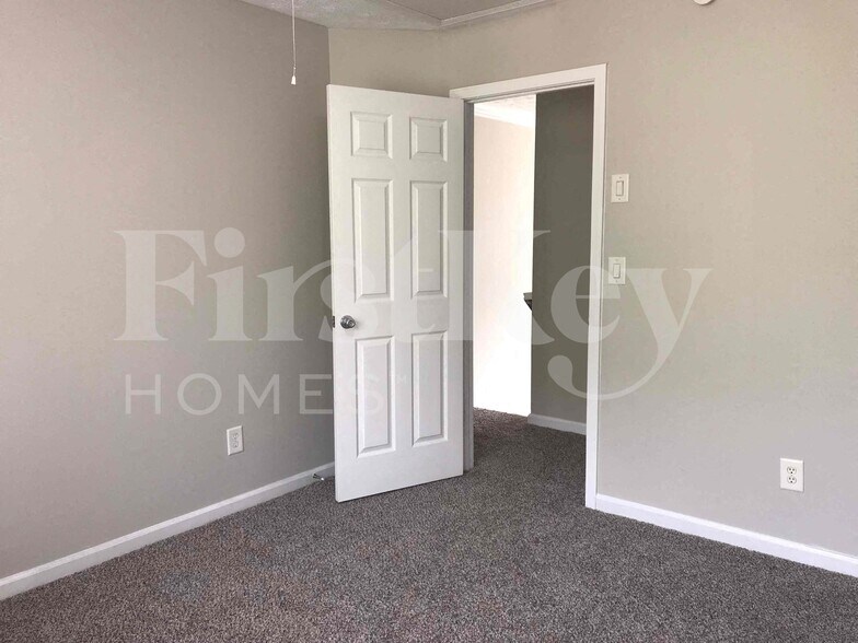 Building Photo - 3955 Medlock Pk Dr