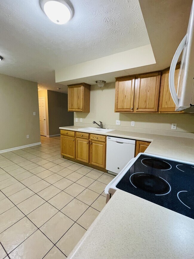 Building Photo - 39 Abbey Ct