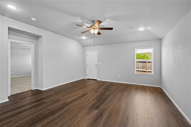 Building Photo - 988 E Bunting St