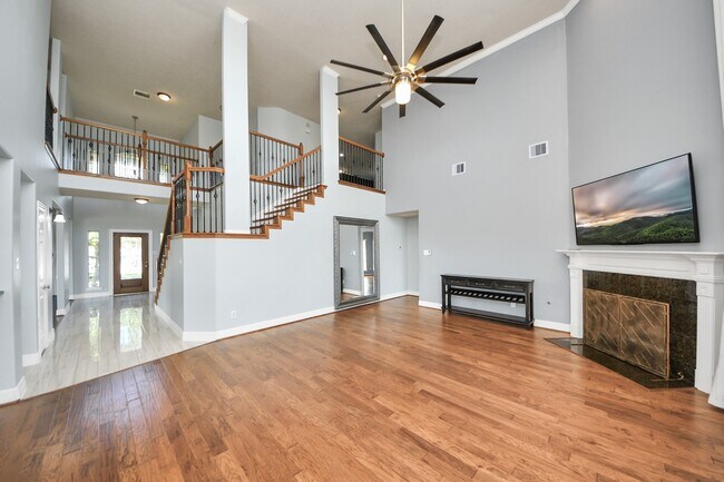 Building Photo - 8602 Briar Oaks Ln