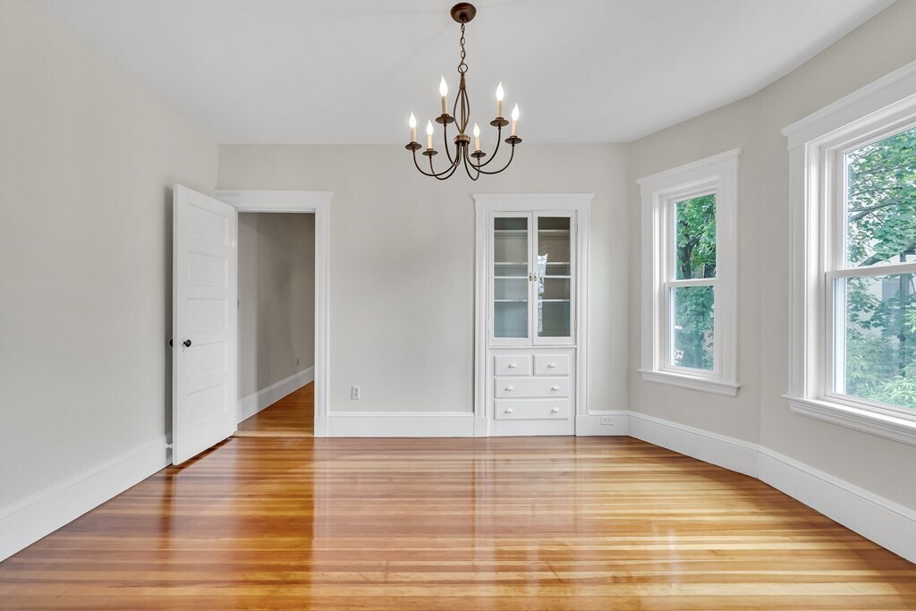 Building Photo - 9 Victoria St