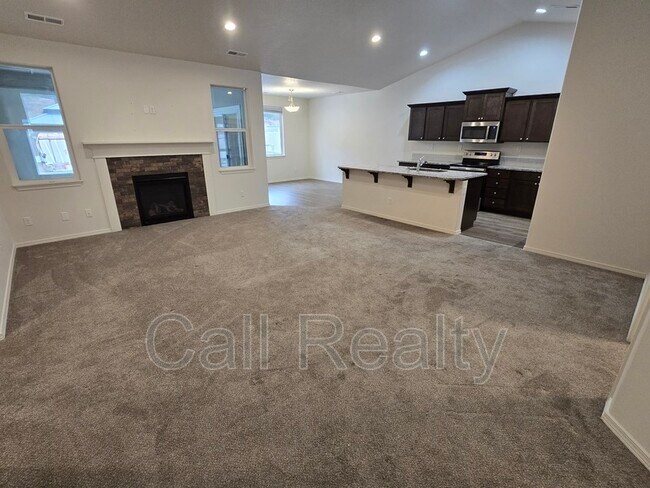 Building Photo - 5609 N Calvin Rd