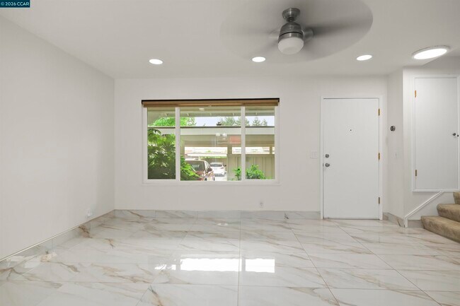 Building Photo - 560 La Copita Ct