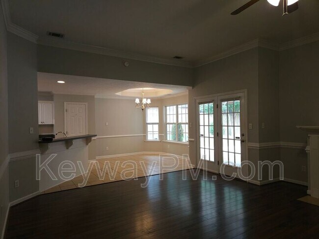 Building Photo - 641 Ventana Dr